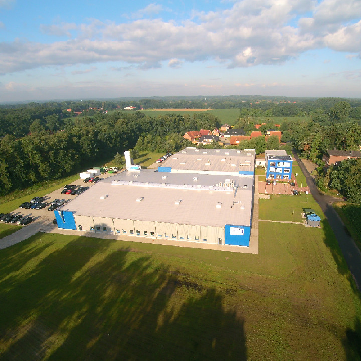 Vogelperspektive über das A+B Electronic Gelände und Gebäude